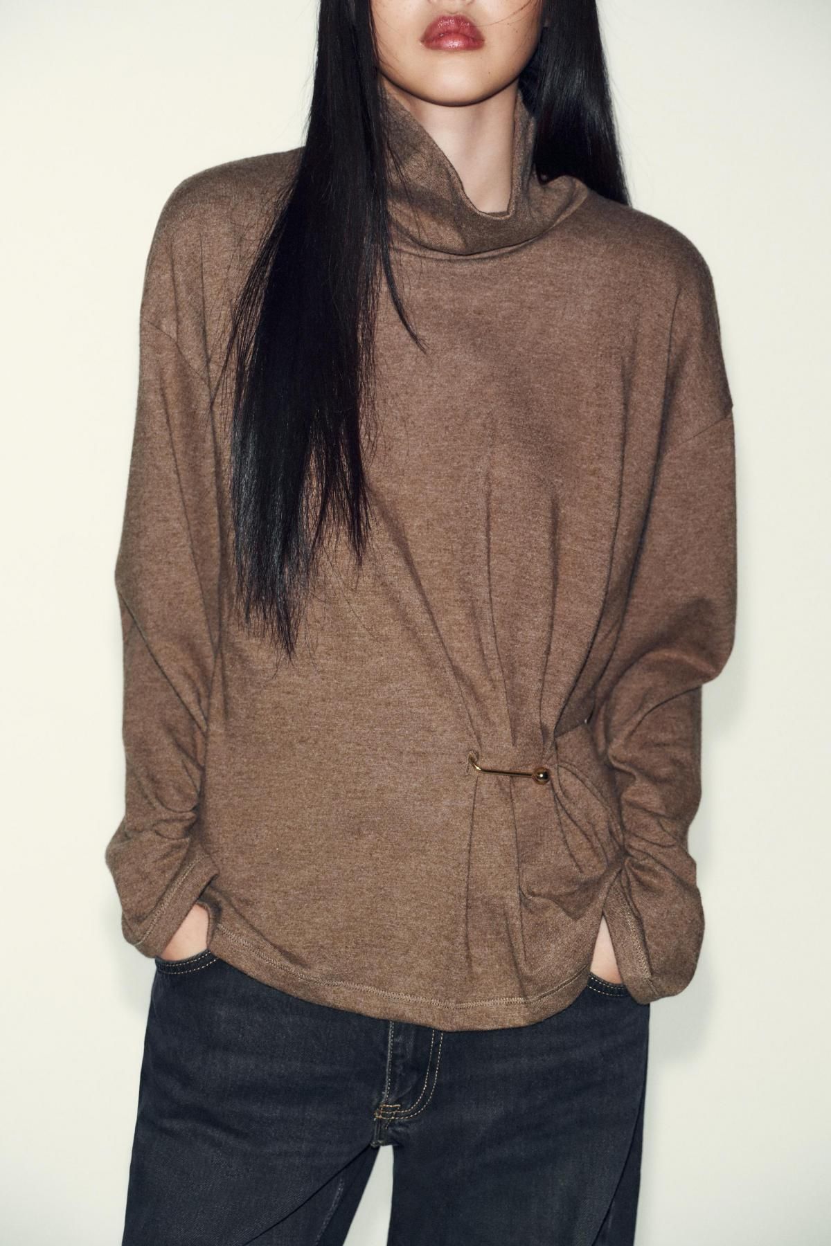 자라 하이넥 메탈 디테일 소프트 니트 탑 0264/622 CAMEL - 상세 이미지 4