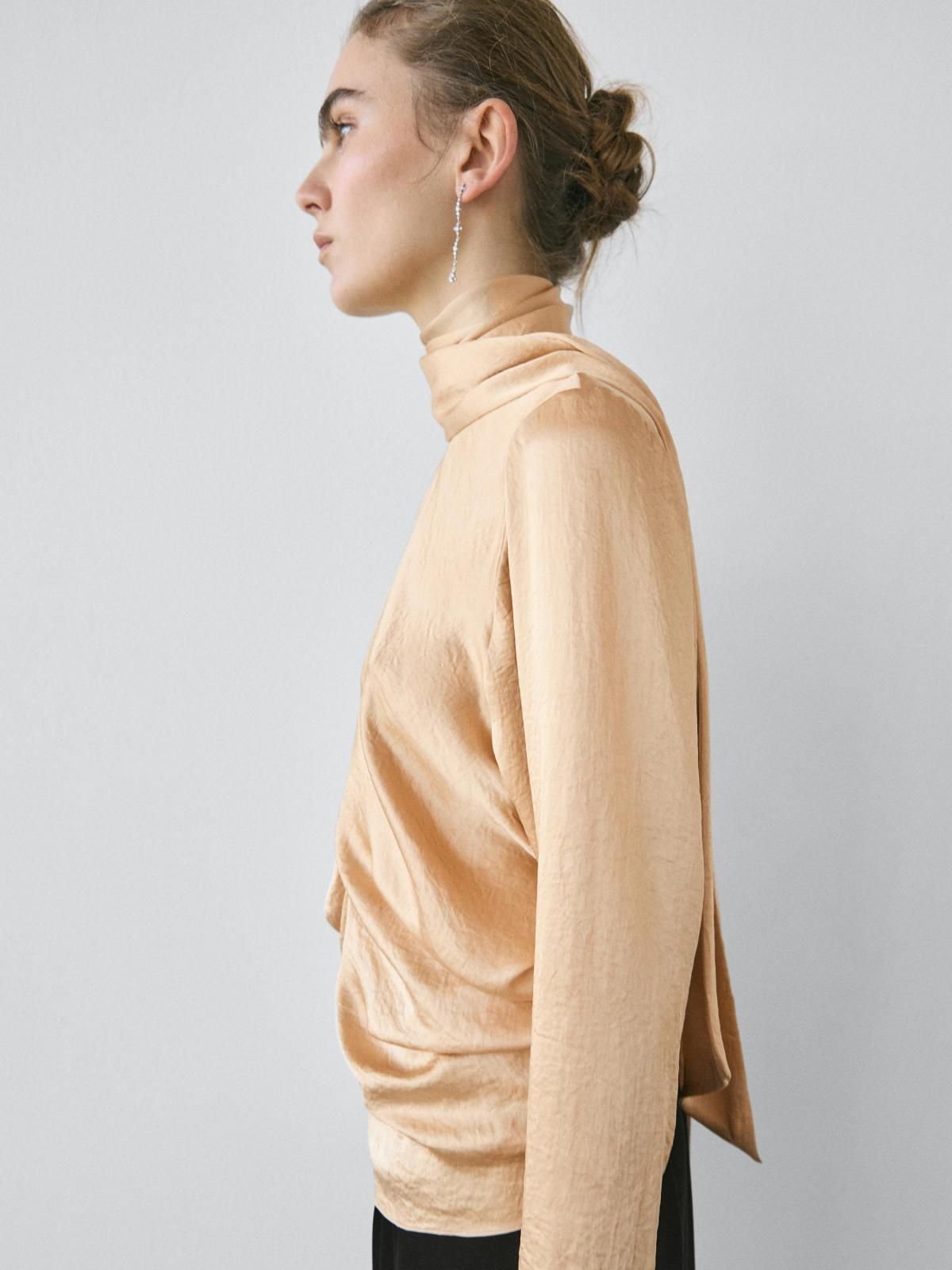 마시모두띠 새틴 타이넥 블라우스 베이지 9312/950 BEIGE - 상세 이미지 4