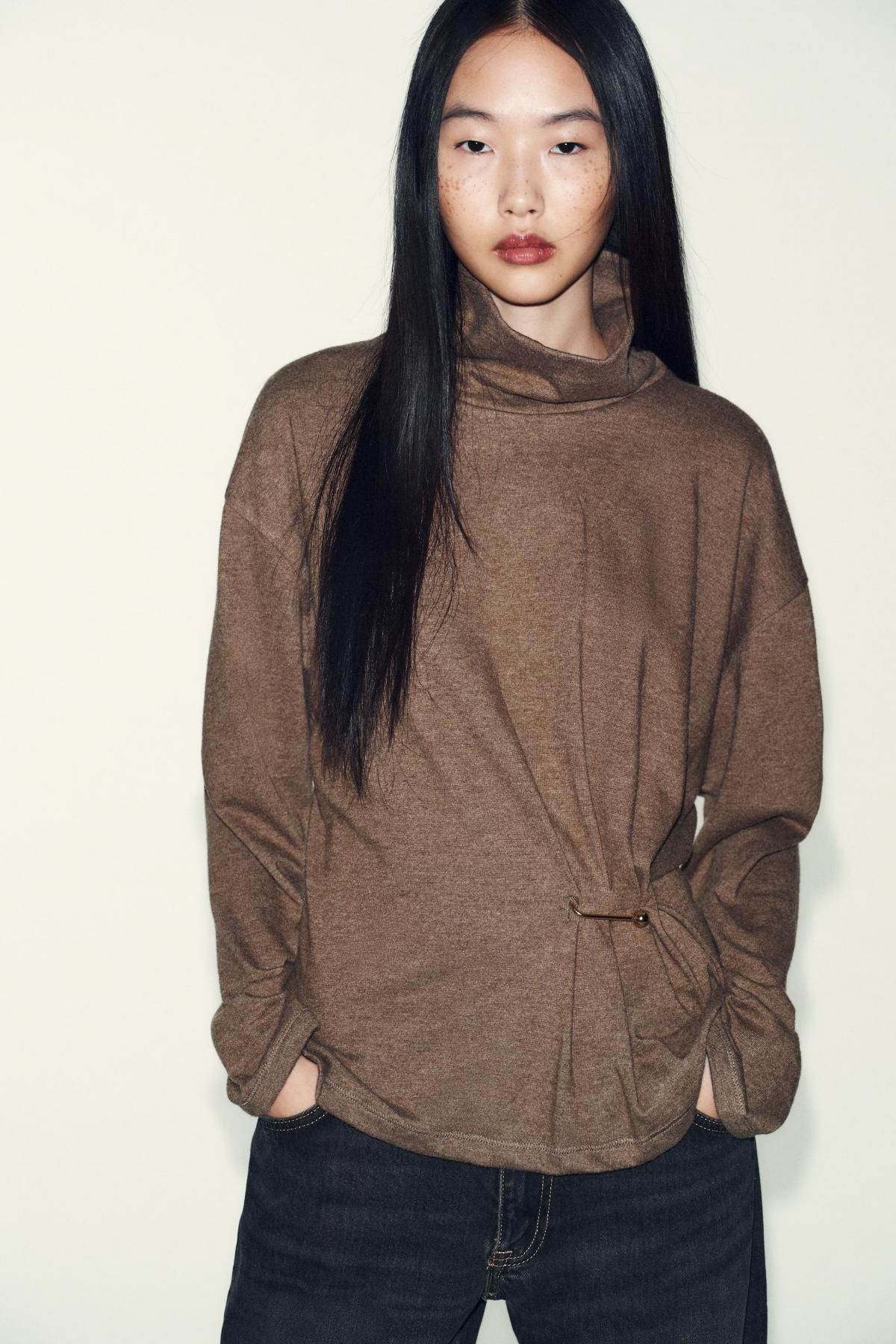 자라 하이넥 메탈 디테일 소프트 니트 탑 0264/622 CAMEL - 상세 이미지 3