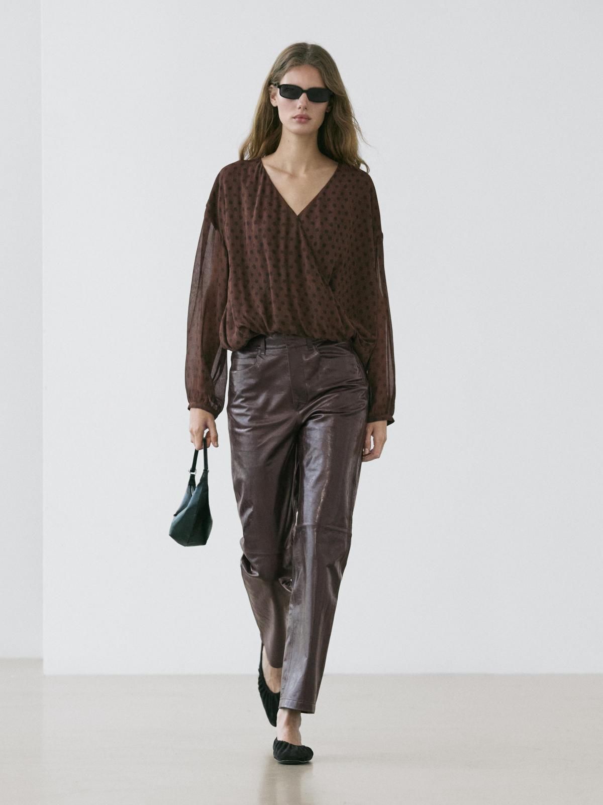 마시모두띠 폴카도트 드레이프 랩 블라우스 브라운 5219/687 BROWN - 상세 이미지 2