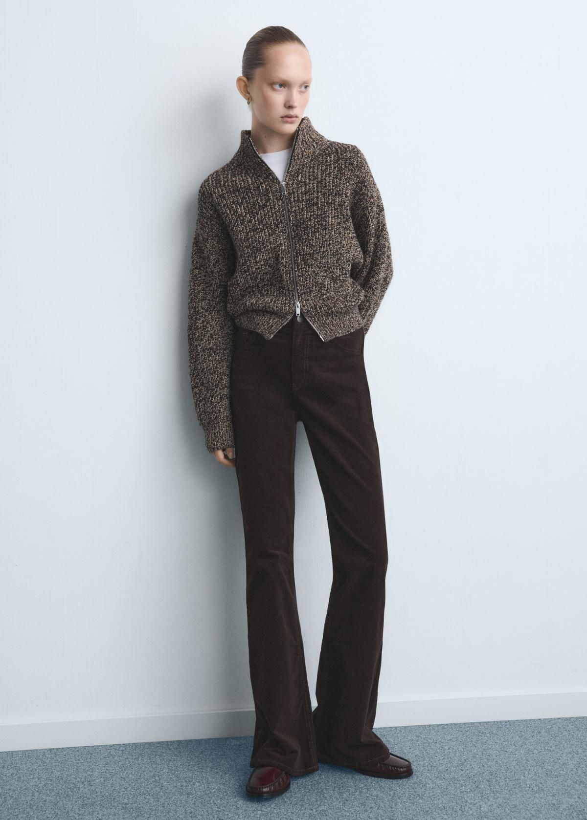 망고 벨벳 플레어 하이웨이스트 팬츠 27021200 CHOCOLATE - 상세 이미지 2