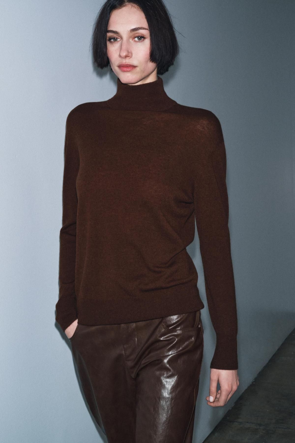 자라 프리미엄 소프트 울 하이넥 스웨터 브라운 9598/107 BROWN - 상세 이미지 3