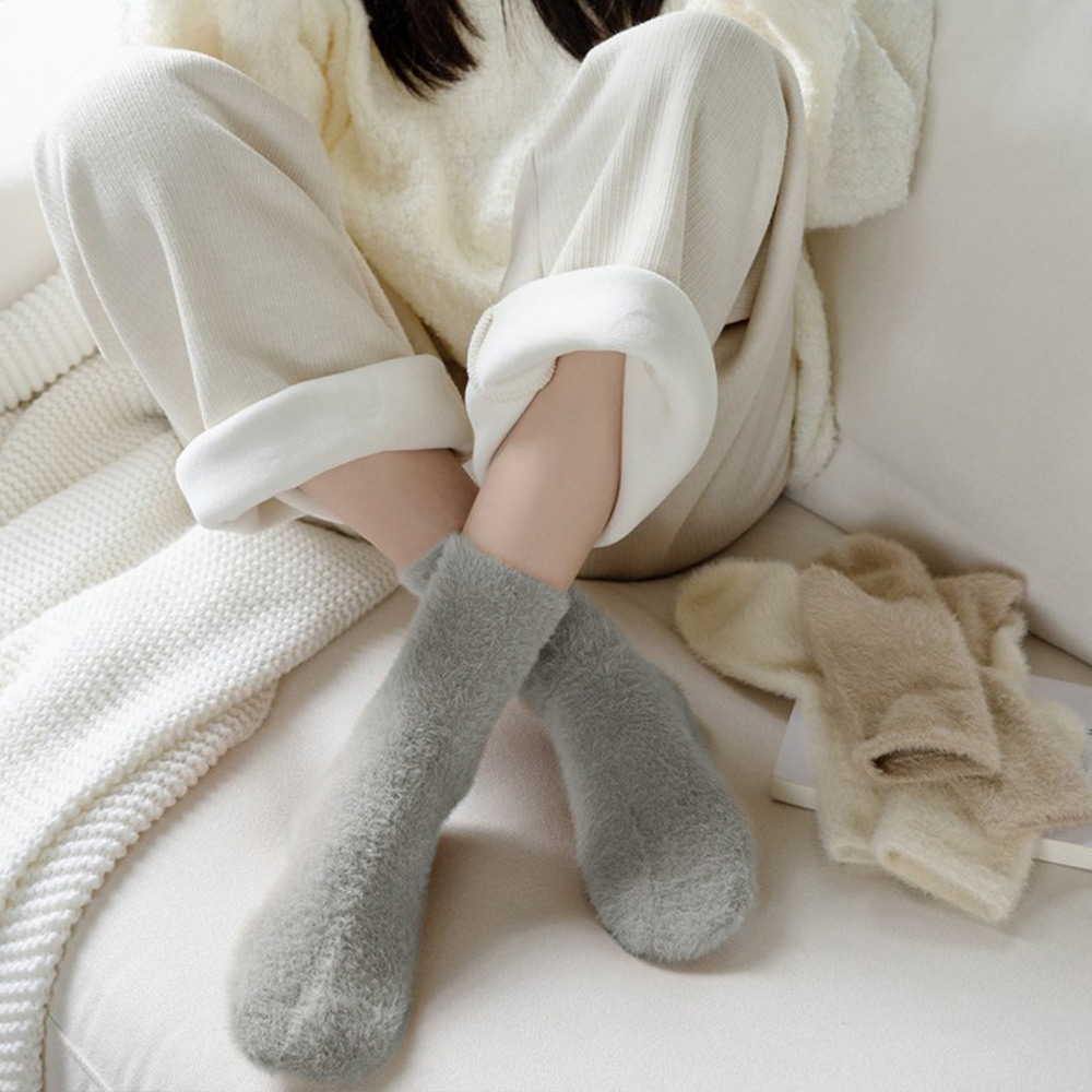 여성 겨울 두꺼운 기모 극세사 털 양말 임산부 수족 냉증 파스텔 소프트퍼 무압박 수면양말 이미지 6