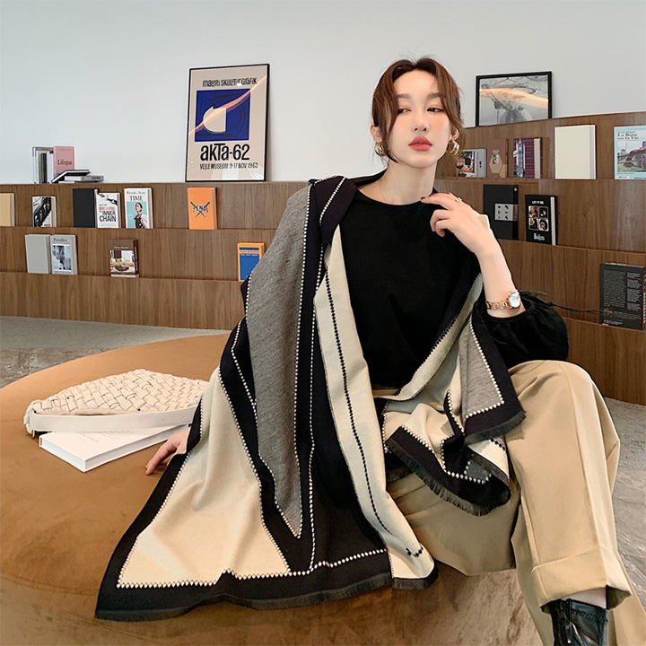 샤이니 무드 배색 롱 스카프 머플러 숄 - 상세 이미지 3