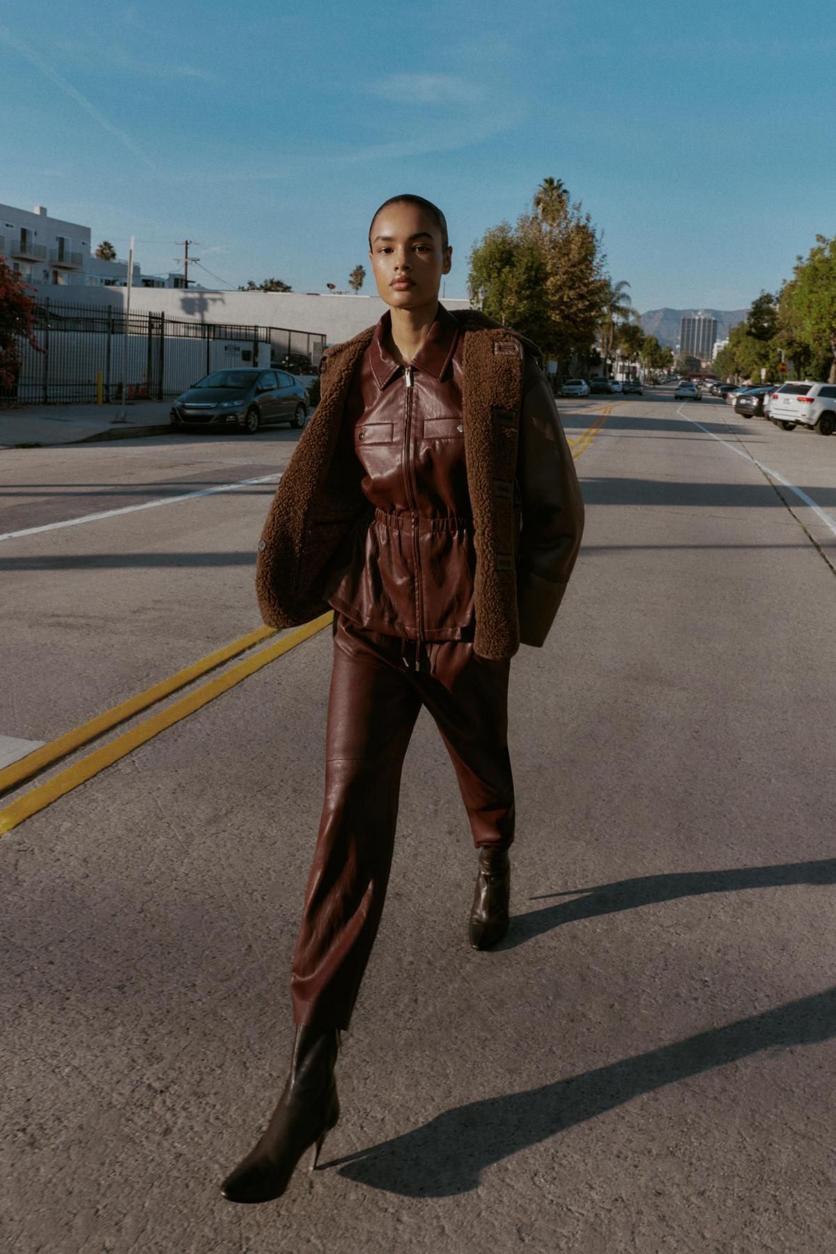 자라 페이크 레더 엘라스틱 와이드 팬츠 4387/456 BURGUNDY - 상세 이미지 2