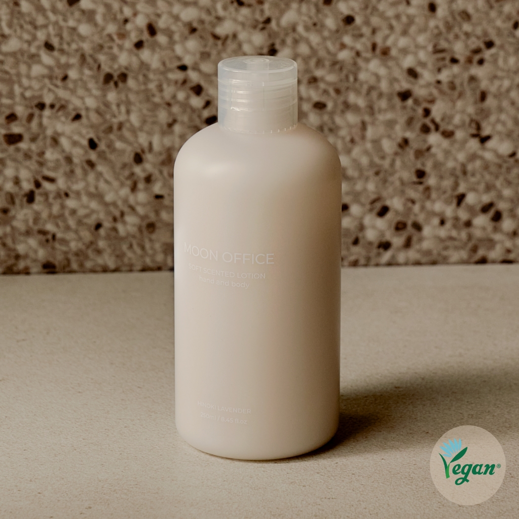 [1+1 EVENT] 문오피스 소프트 센티드 핸드 앤 바디 로션 히노끼 라벤더, 250ml, 1개 - 상품 이미지