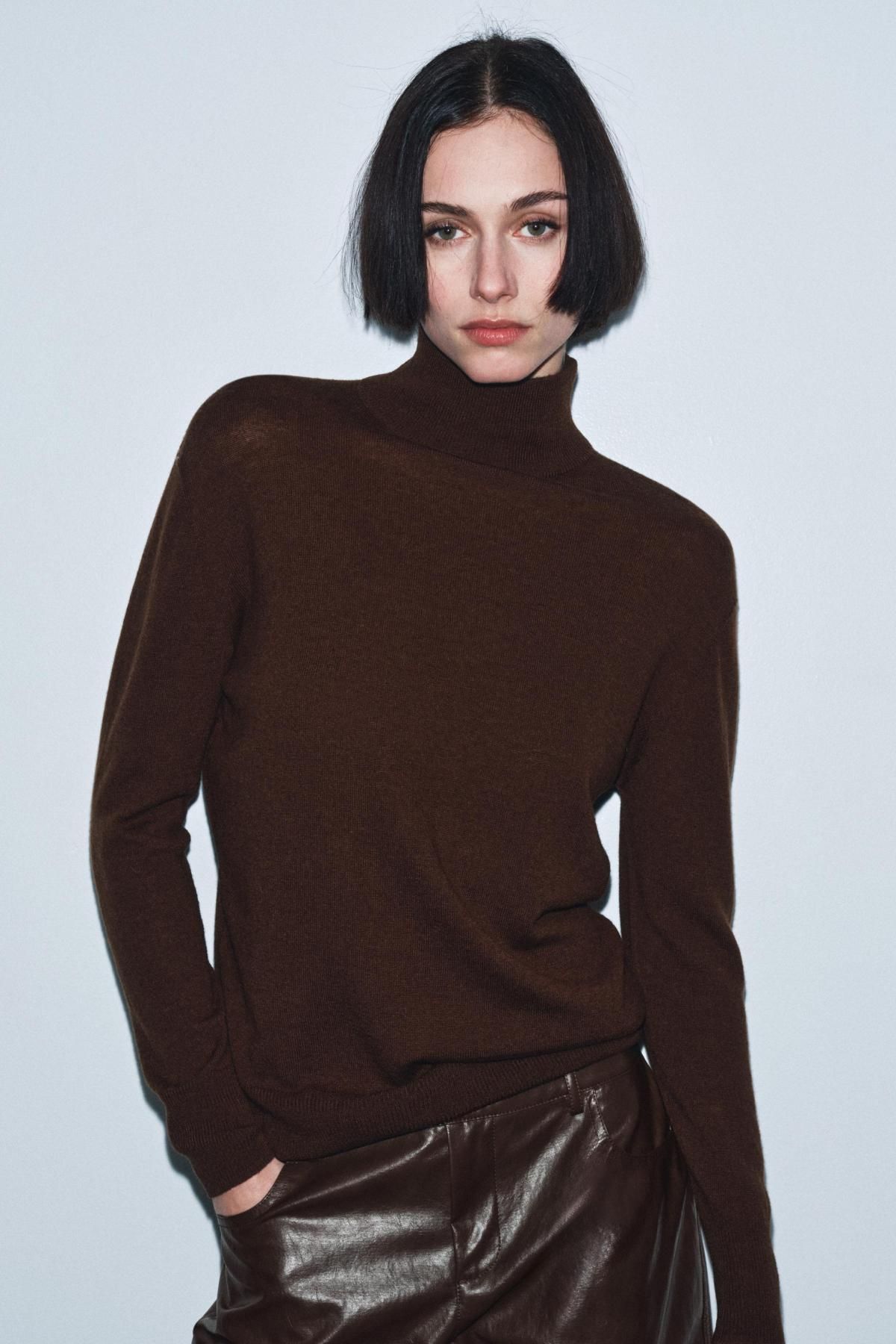 자라 프리미엄 소프트 울 하이넥 스웨터 브라운 9598/107 BROWN - 상세 이미지 5