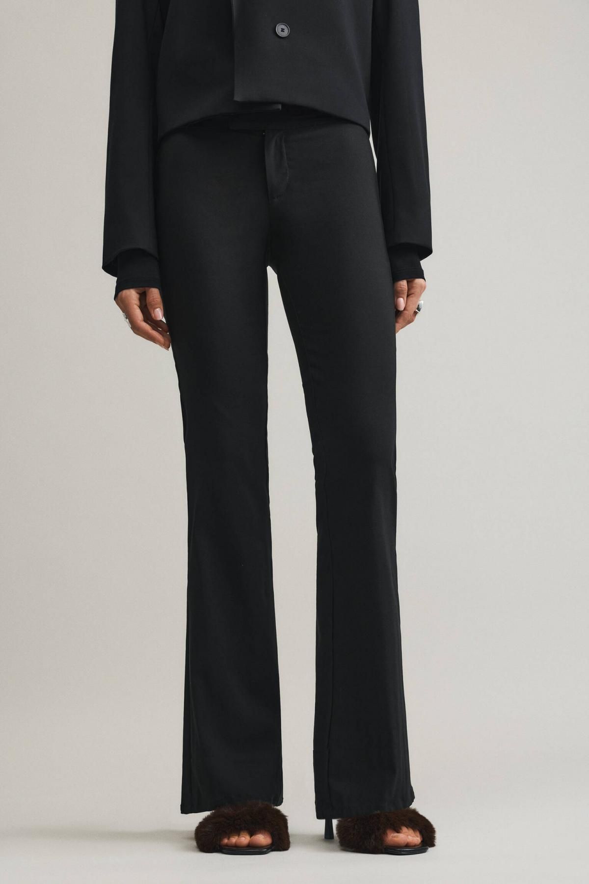 풀앤베어 미드웨이스트 플레어 슬랙스 팬츠 3670/344 BLACK - 상품 이미지