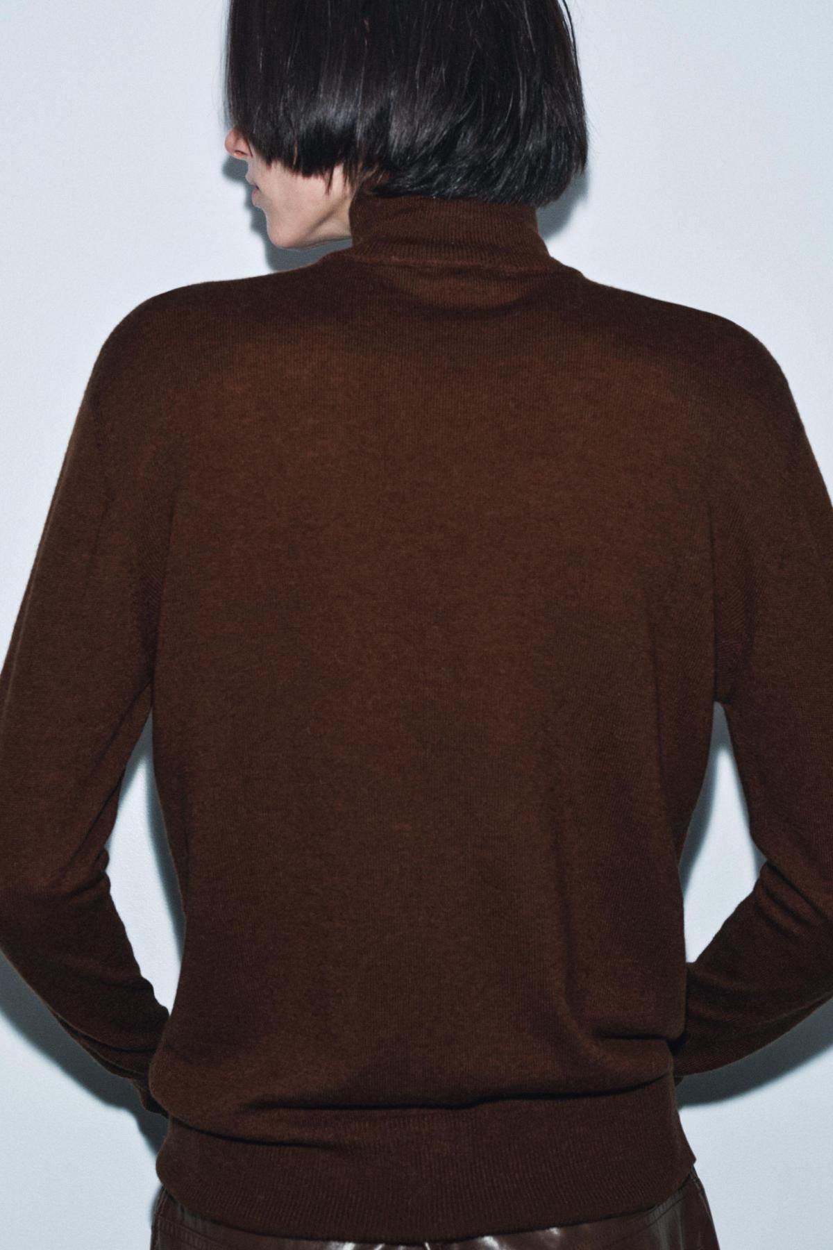 자라 프리미엄 소프트 울 하이넥 스웨터 브라운 9598/107 BROWN - 상세 이미지 4