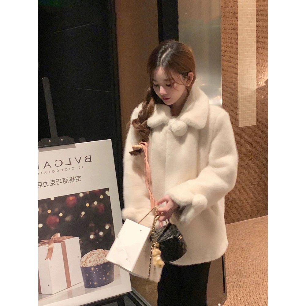 방울포인트 인조밍크 카라퍼코트 중간길이 귀여운 데이트 연말 파티 키작녀 화이트아이보리 - 상세 이미지 4