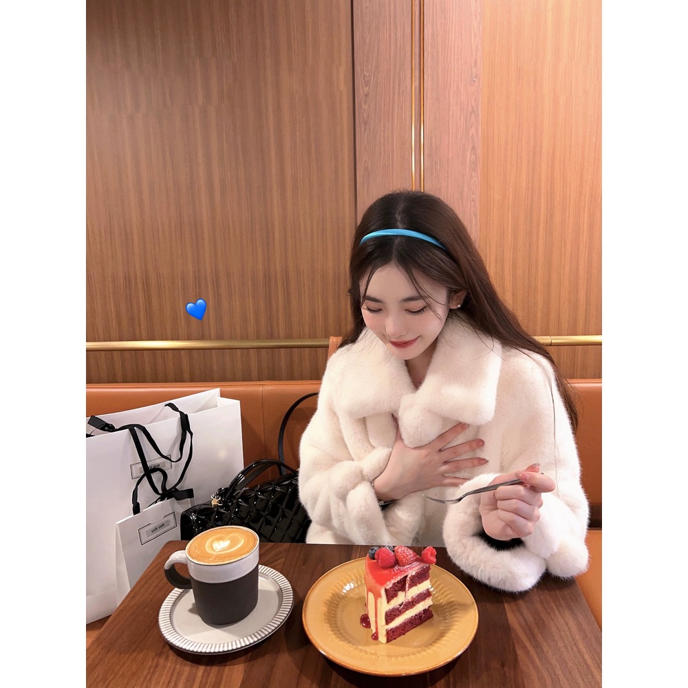 방울포인트 인조밍크 카라퍼코트 중간길이 귀여운 데이트 연말 파티 키작녀 화이트아이보리 - 상세 이미지 3