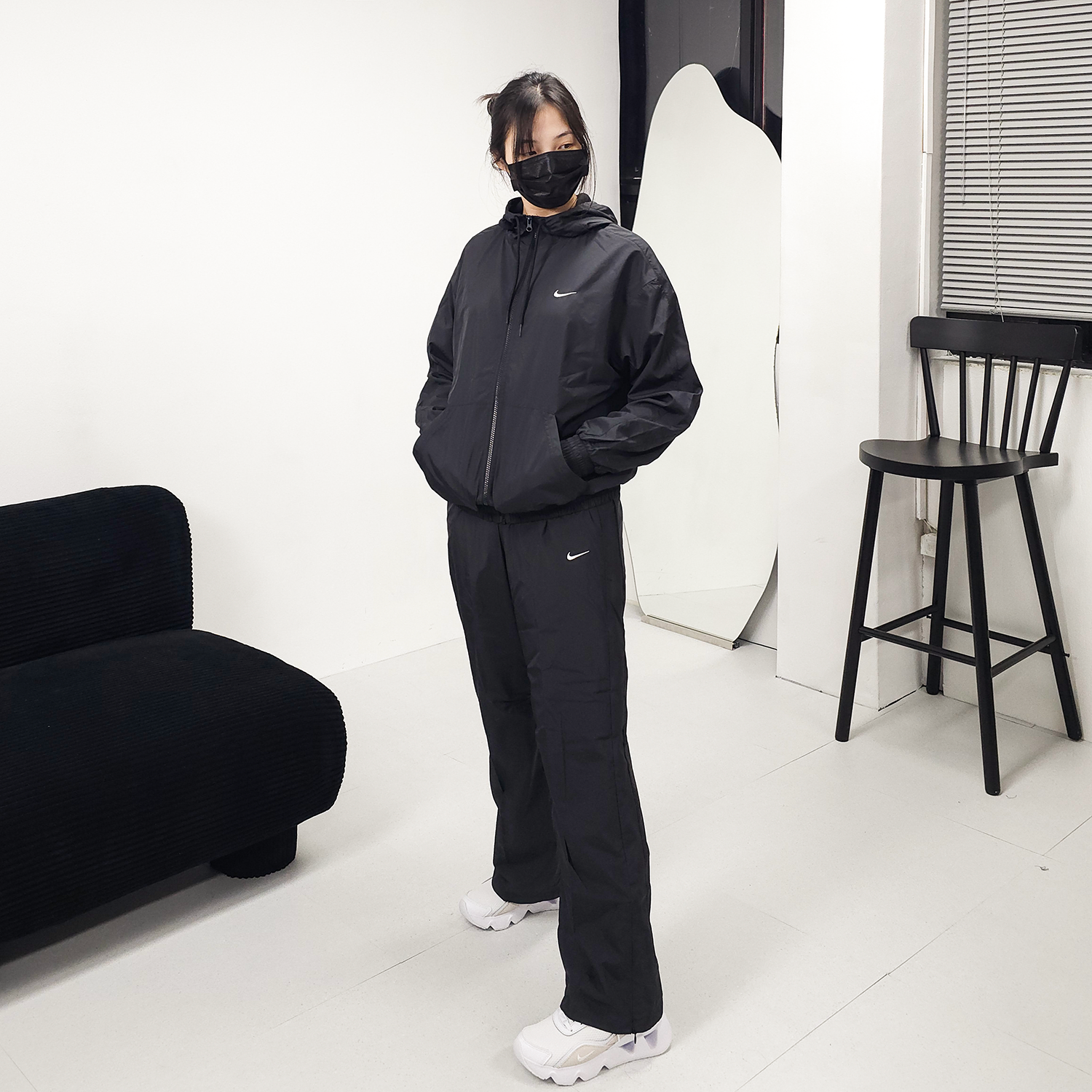 나이키 여성 러닝 바지 스우시 우븐 트레이닝복 일자 와이드 팬츠 HV2325블랙, L 이미지 2