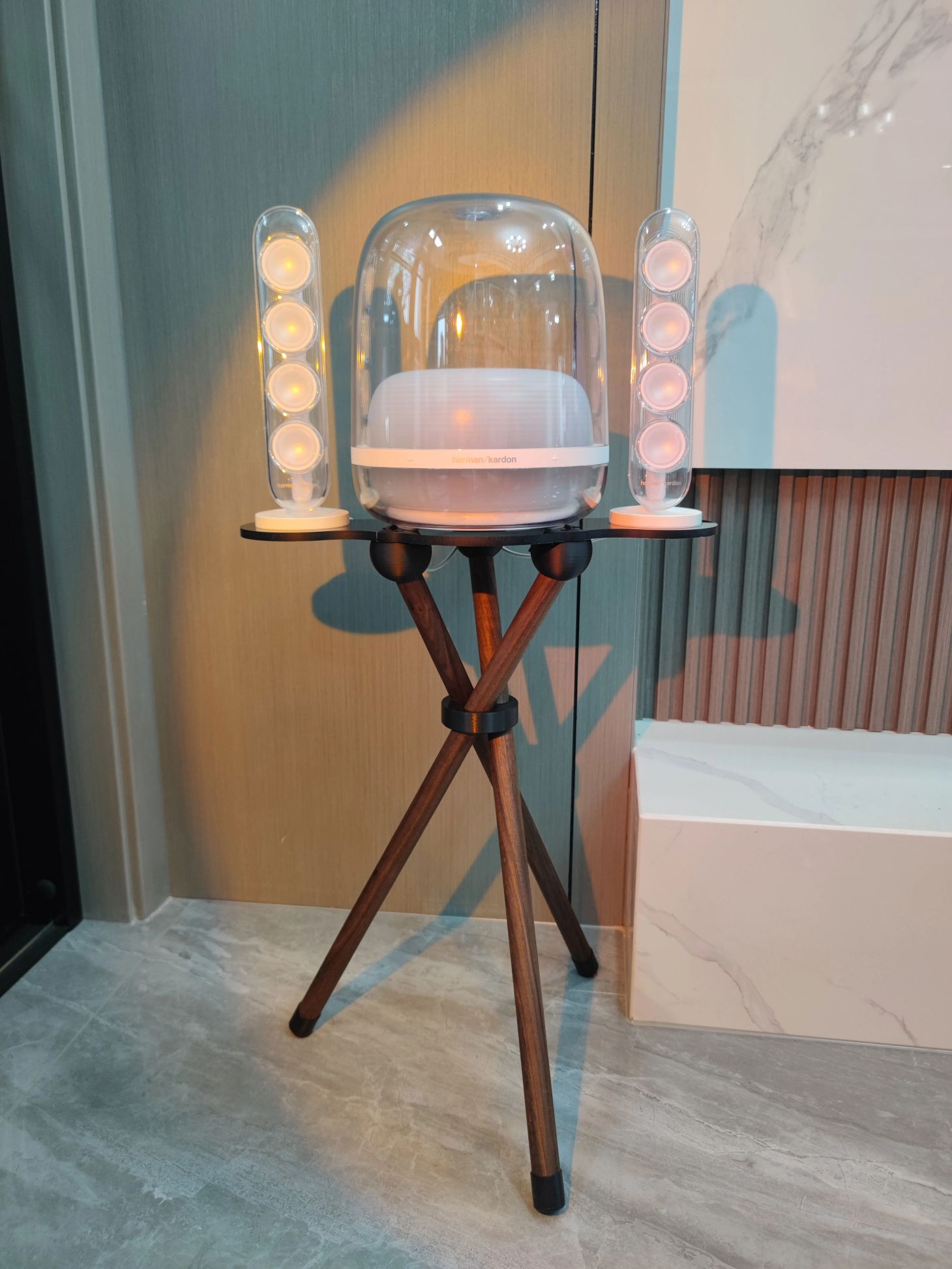 하만카돈 오라 스튜디오2 3 Aura Studio 2 3 전용 받침대 거치대 스탠드 글라스 2 3 4 너도밤나무 56cm - 상품 이미지