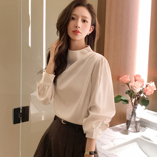 하이넥 숄더 셔링 드레이프 새틴 블라우스 bs8568 제품 이미지