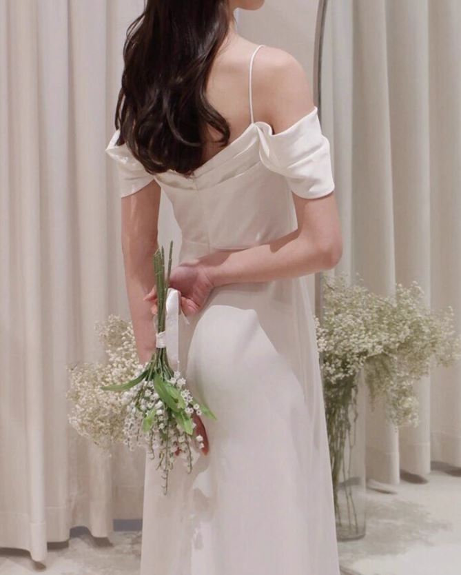 오프숄더 셀프웨딩드레스 슬림H라인 드레이프네크 스냅촬영 본식스몰웨딩 신부드레스 - 상세 이미지 5