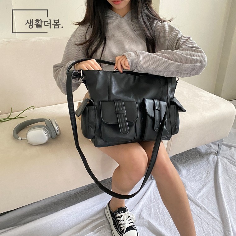 생활더봄 4포켓 레더 여성 학생 숄더 크로스백 - 메인 이미지
