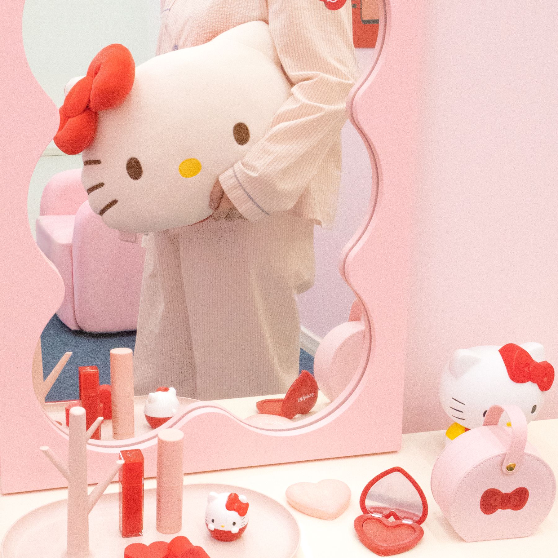 헬로키티 얼굴쿠션 레드클래식