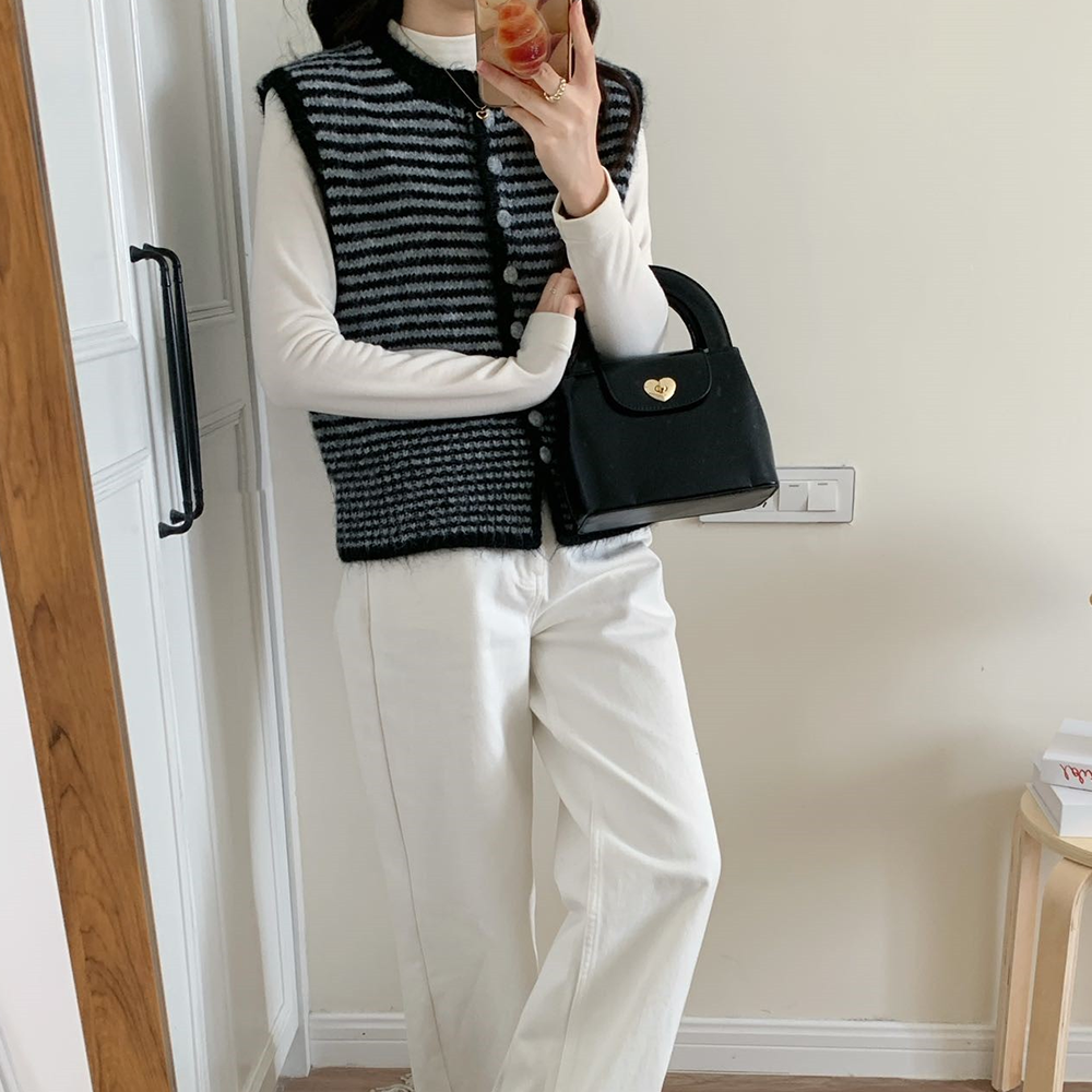 F/W 단가라 버튼 니트 조끼 2컬러 블랙, FREE(One size) - 상세 이미지 3