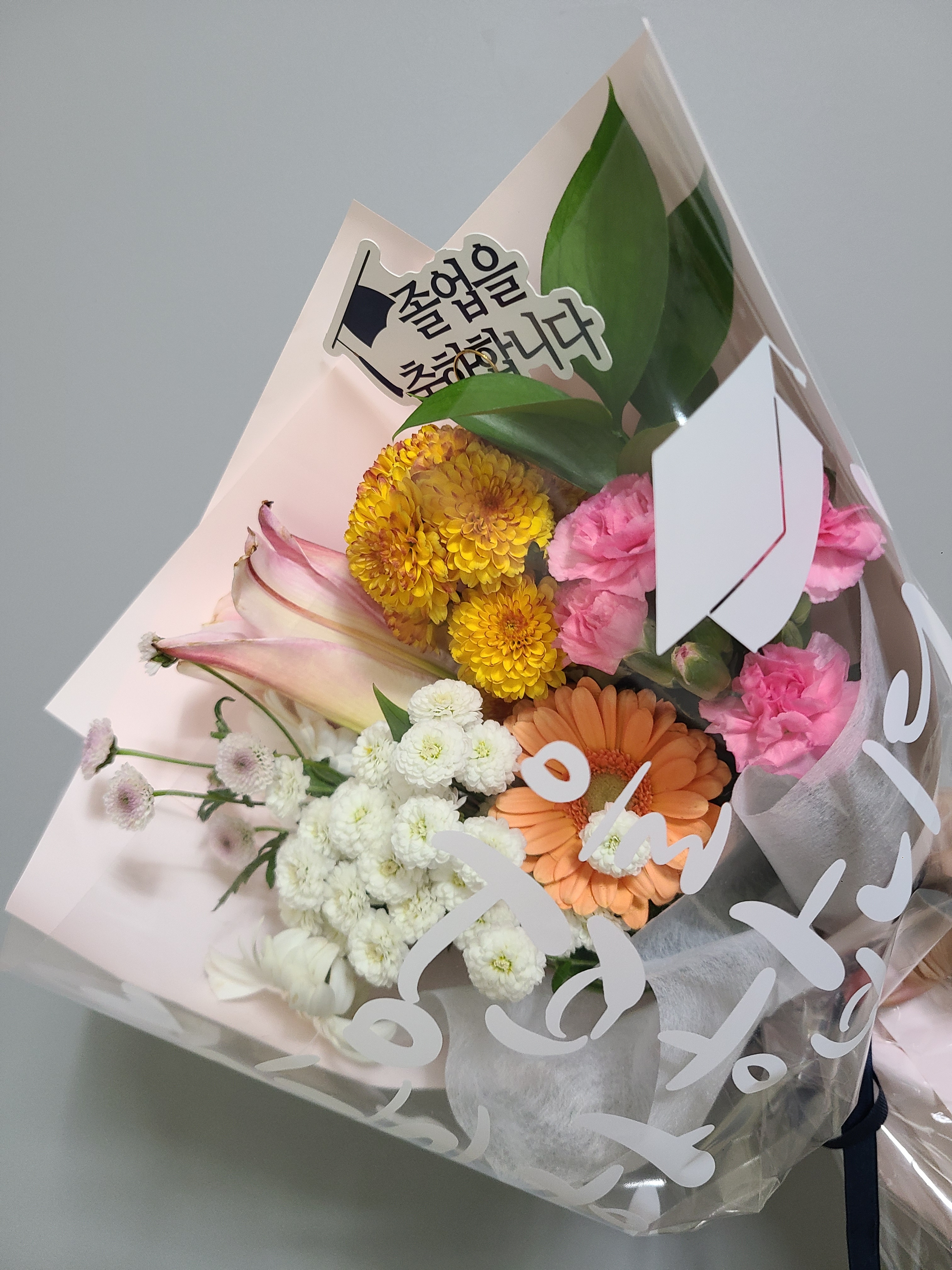 플로럴데이 생화 졸업식 사진잘나오는 꽃다발 생화택배 온라인꽃집
