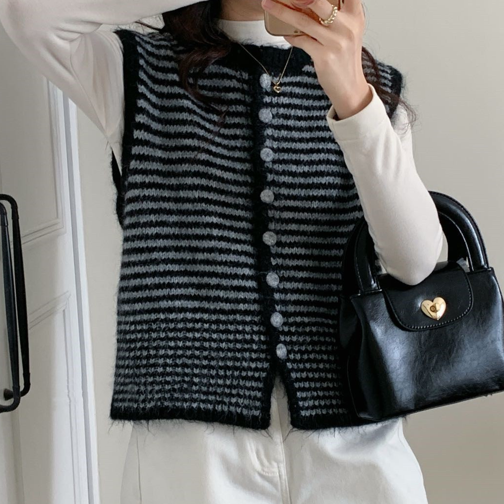 F/W 단가라 버튼 니트 조끼 2컬러 블랙, FREE(One size) - 상세 이미지 2