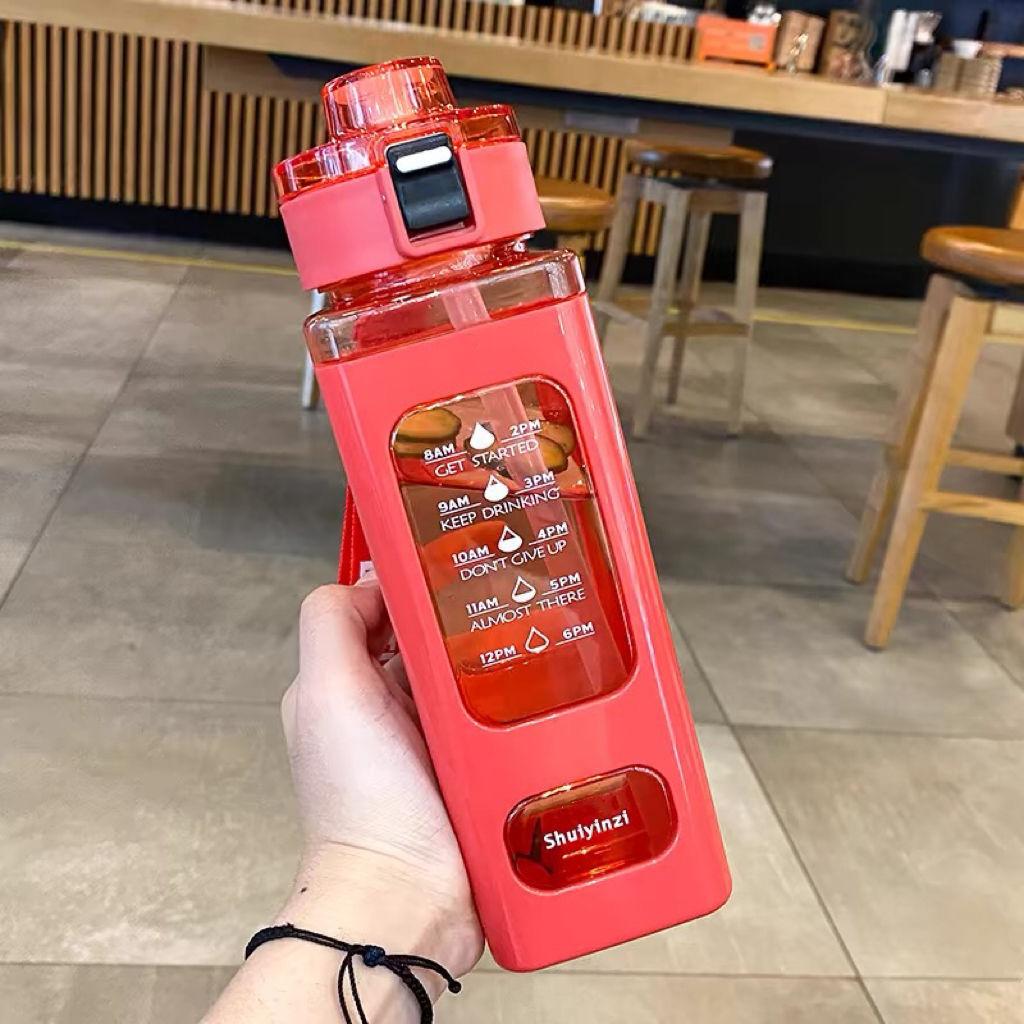 투명 휴대용 음료수 보틀 물병 스트랩 텀블러 리필용 디자인 레드 700ml - 메인 이미지