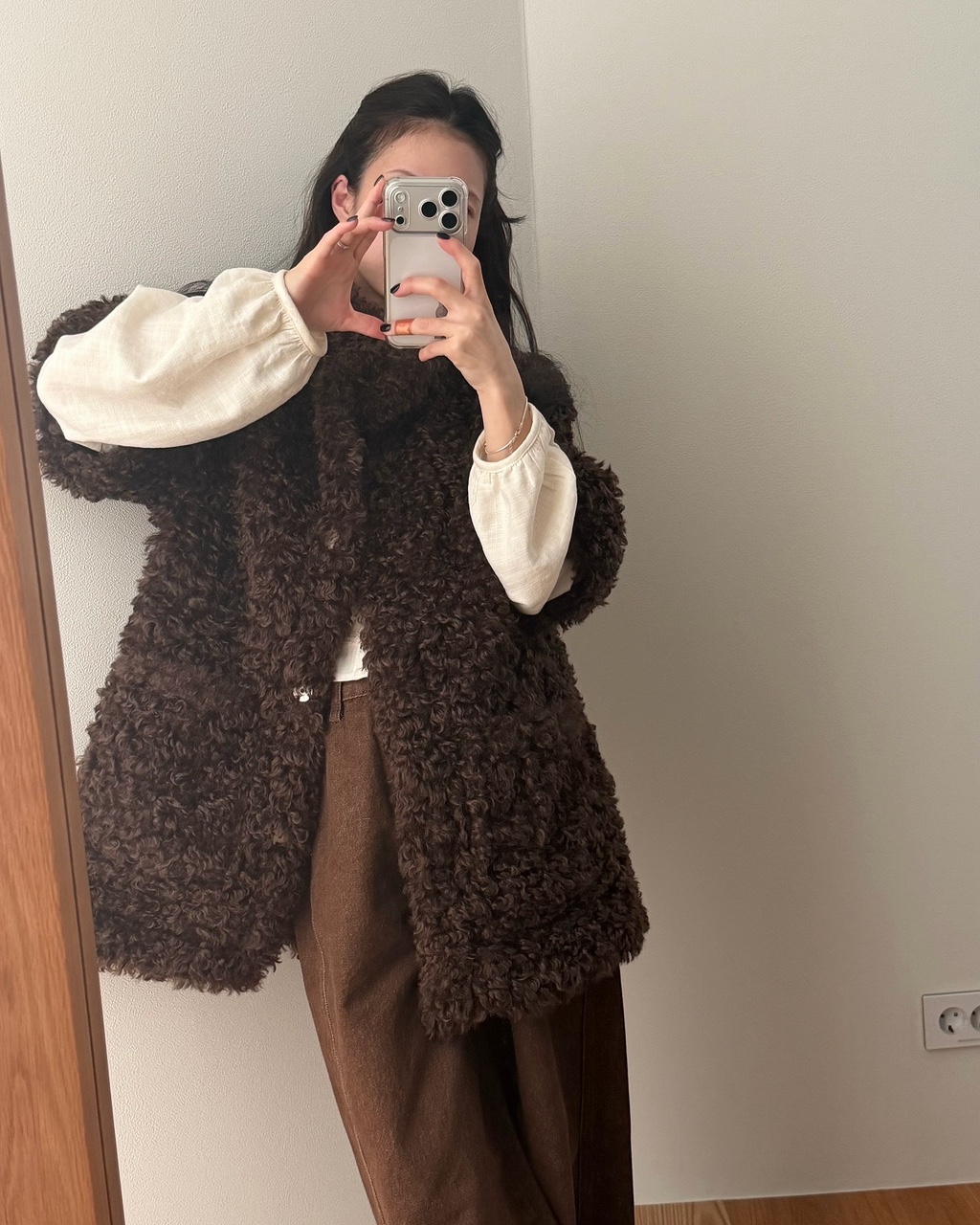 넬포 여성 겨울 하이넥 오버핏 루즈핏 반팔 퍼 자켓 - 상품 이미지