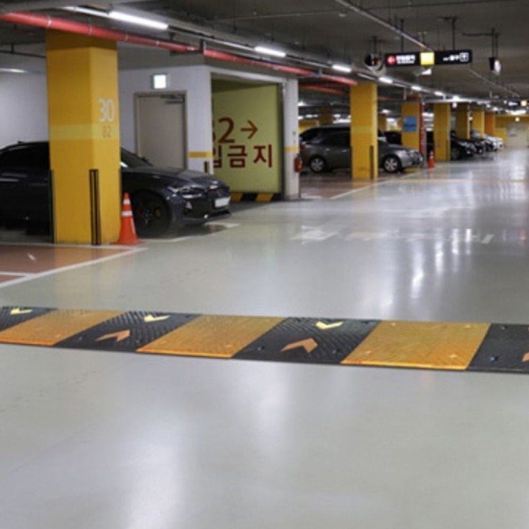 과속방지매트 학교 주차장 조립식 과속방지턱 50cm - 상품 이미지