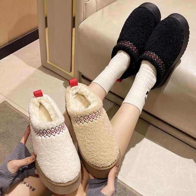 뽀글잉카슬리퍼 양털 통굽 겨울 자수 실내화 털실내화 - 상품 이미지