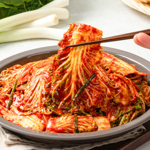 운림가 50년전통 전라도 봄동 겉절이 김치 살림 노하우에 맞춘 간편함과 신선함 제공하는 제품