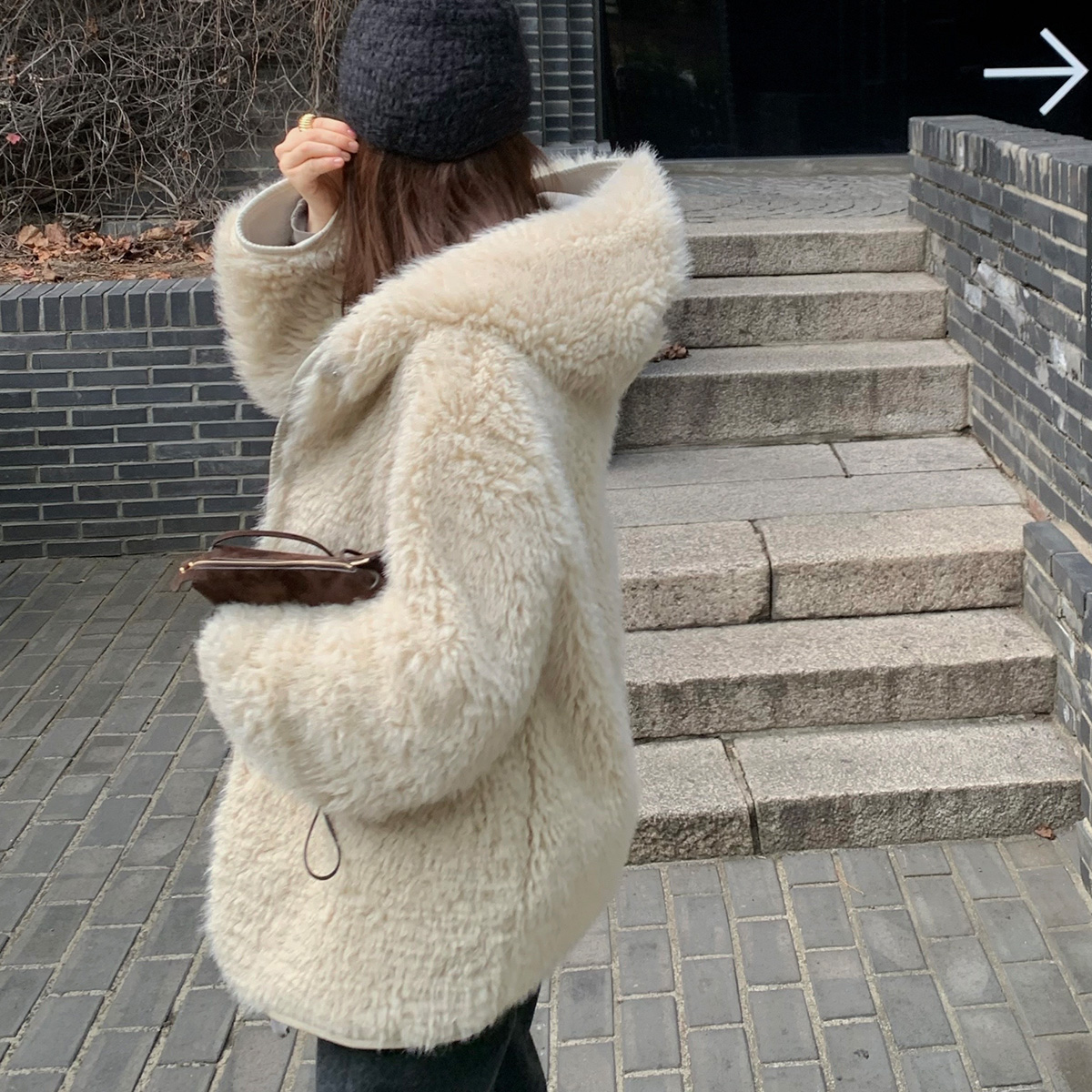 [아이당일] 바스켓 컬리 후드 무스탕 페이크 양털 퍼무스탕 하프코트 (2c) - 상품 이미지