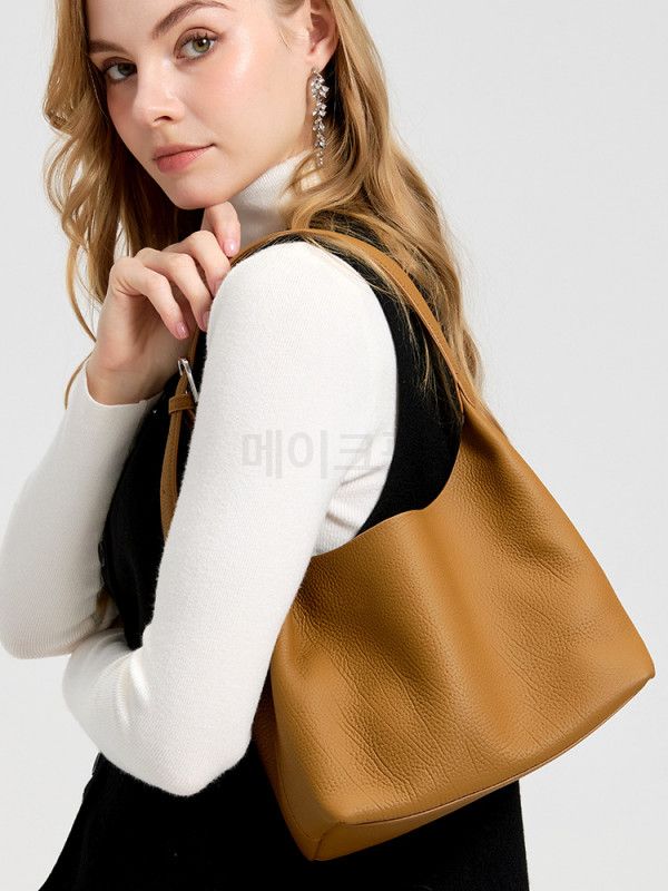 부드러운 소가죽 여성 숄더백 토트백 캐주얼 스타일 출퇴근용 가벼운 착용감 활용도 높은 데일리백 - 상품 이미지