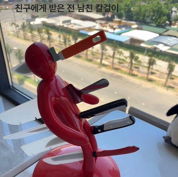 유니크 칼꽂이 다용도 주방 수납 선반 창의적 디자인 칼 보관함 칼 없는 레드 - 상품 이미지