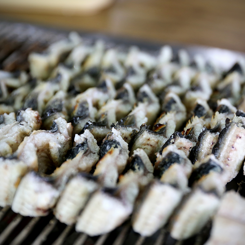 고창 풍천 국내산 자포니카 민물 장어, 구이용 생장어 1kg - 상세 이미지 4