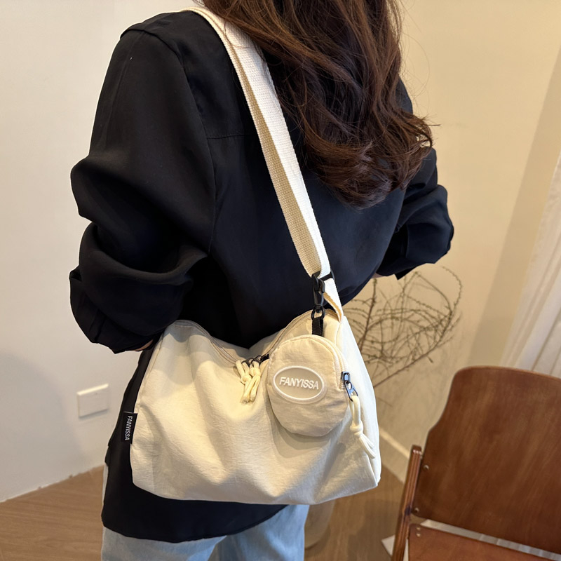 여성 대용량 크로스백 캐주얼 데일리 숄더백 데일리백 화이트 - 상세 이미지 4