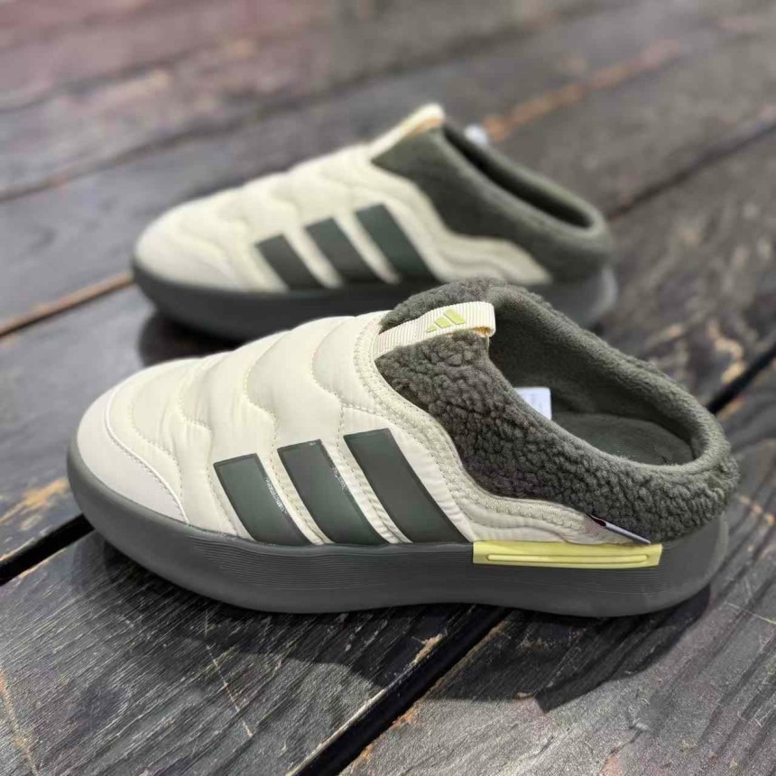 아디다스 아디퍼프 뮬 방한 털 슬리퍼 원더 화이트 JR0062