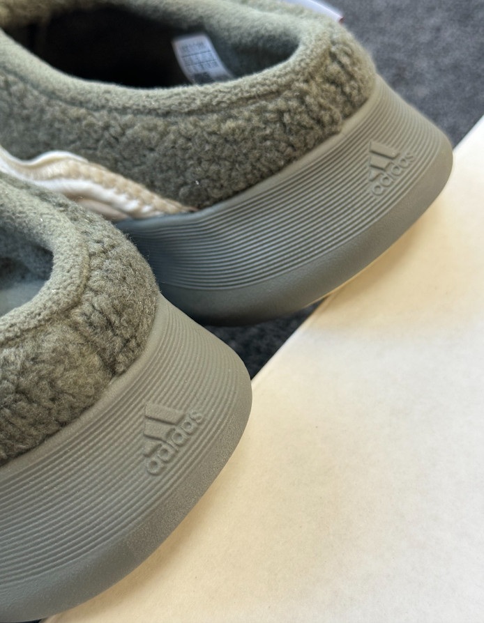 아디다스 아디퍼프 뮬 방한 털 슬리퍼 원더 화이트 JR0062