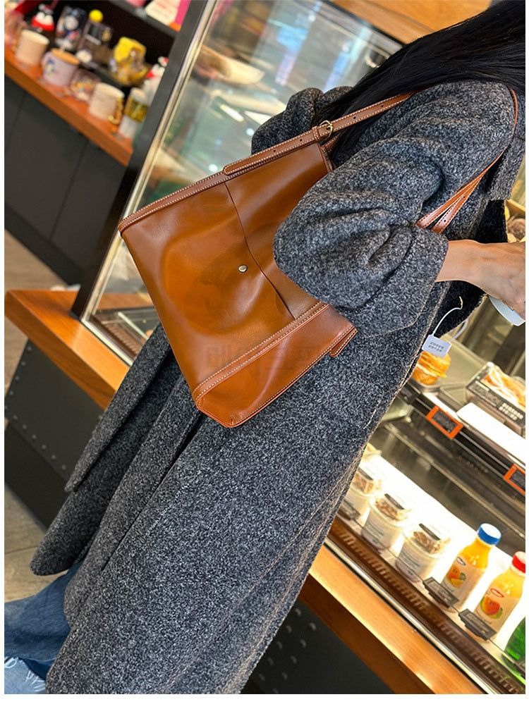 여성 소가죽 토트백 대용량 숄더백 캐주얼 스타일 데일리 패션 가벼운 착용감 천연가죽 소재 - 상세 이미지 4