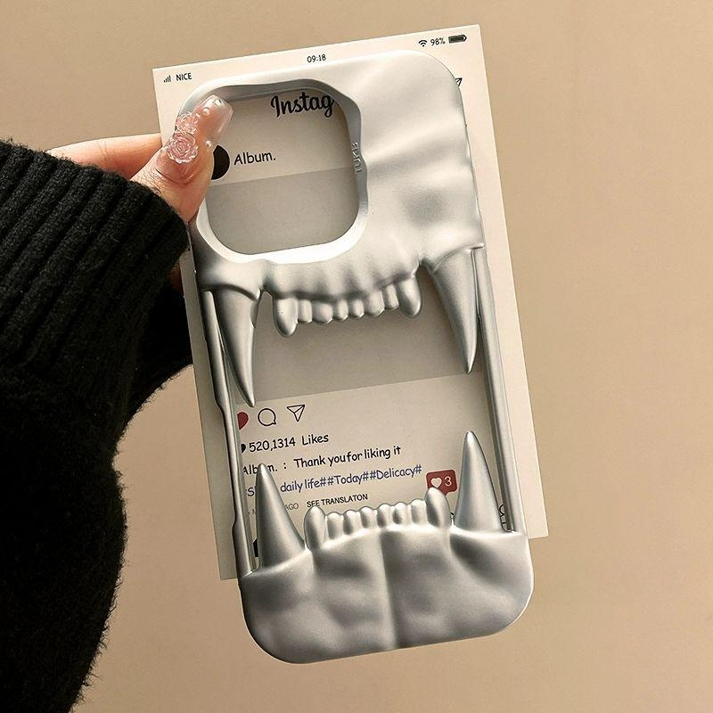 이빨니트 파우치형 아이폰 휴대폰 케이스 소프트 스트랩 감성 디자인커플 실리콘 무광실버 iPhone 16 - 상품 이미지