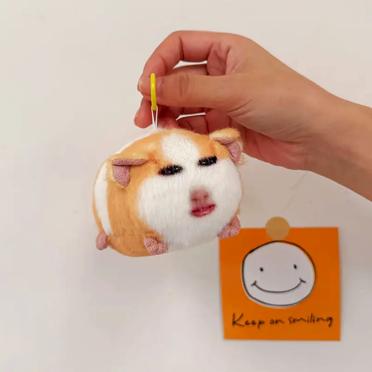 눈 화장한 돼지 이모티콘 인형 키링 반전 매력 쓸데없는 웃긴 선물 마니또 친구 생일 이미지 8