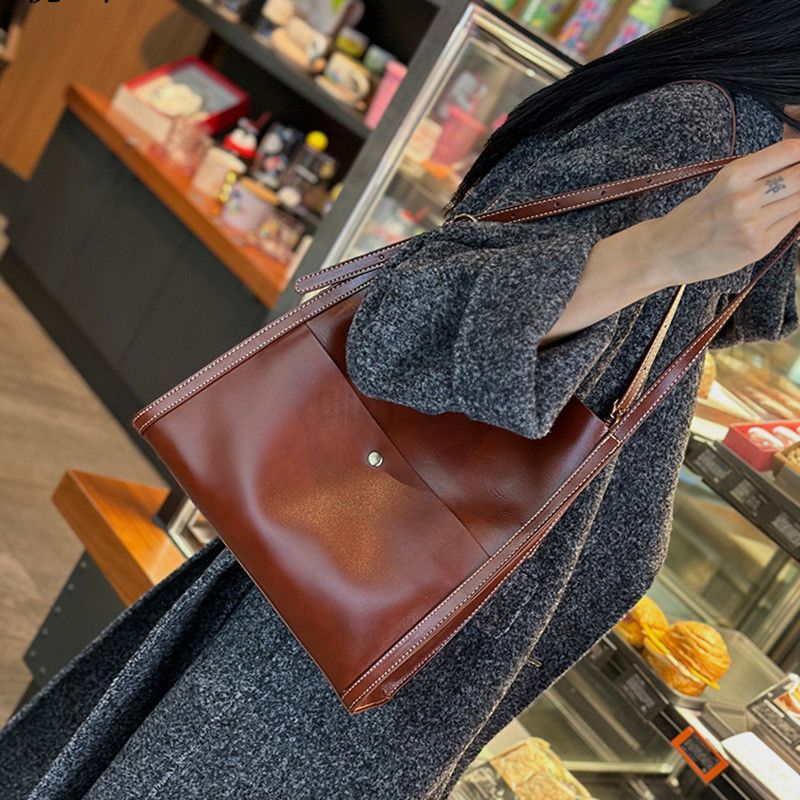 여성 소가죽 토트백 대용량 숄더백 캐주얼 스타일 데일리 패션 가벼운 착용감 천연가죽 소재 - 상세 이미지 2