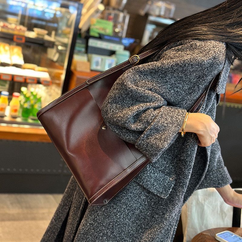 여성 소가죽 토트백 대용량 숄더백 캐주얼 스타일 데일리 패션 가벼운 착용감 천연가죽 소재 - 메인 이미지