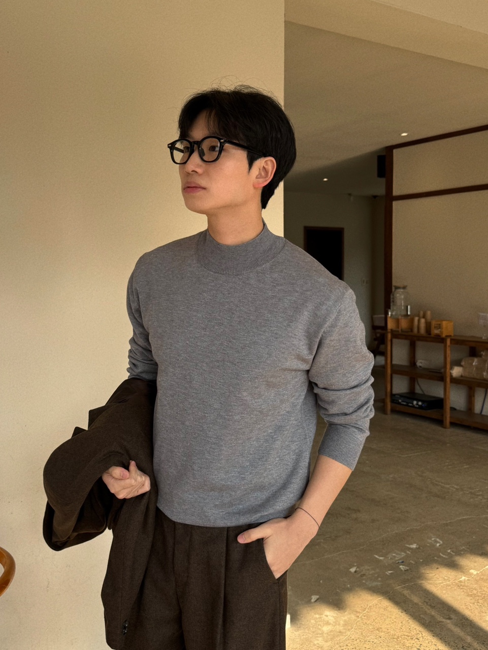 (남녀공용) 소프트 루즈핏 터틀넥 니트 / 겨울 베이직 데일리 목폴라 스웨터 - 상품 이미지