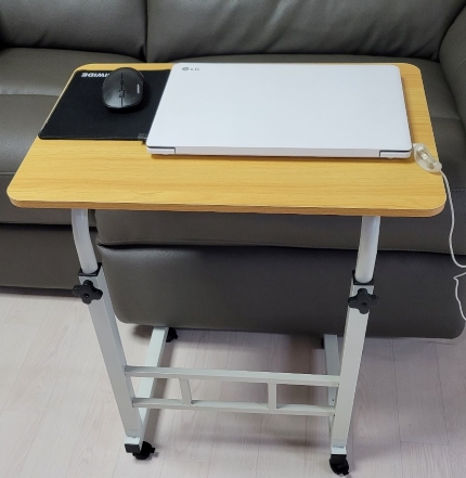 [싸더라] 이동식 높이조절 테이블 사이드 노트북 쇼파 책상