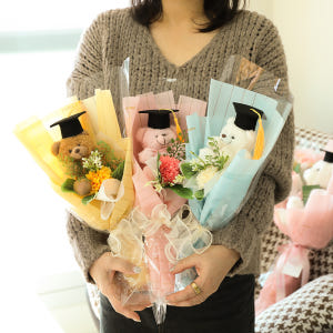졸업식 꽃다발 조화 학예회 기념일 선물 학사모 곰돌이 인형꽃다발 S 실사용 후기 | 효과 있을까? - 상품 이미지 1