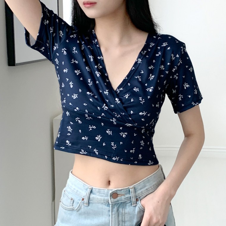 여성 여름 상의 슬림핏 브이넥 크롭 반팔 티셔츠 바캉스룩 - 상품 이미지