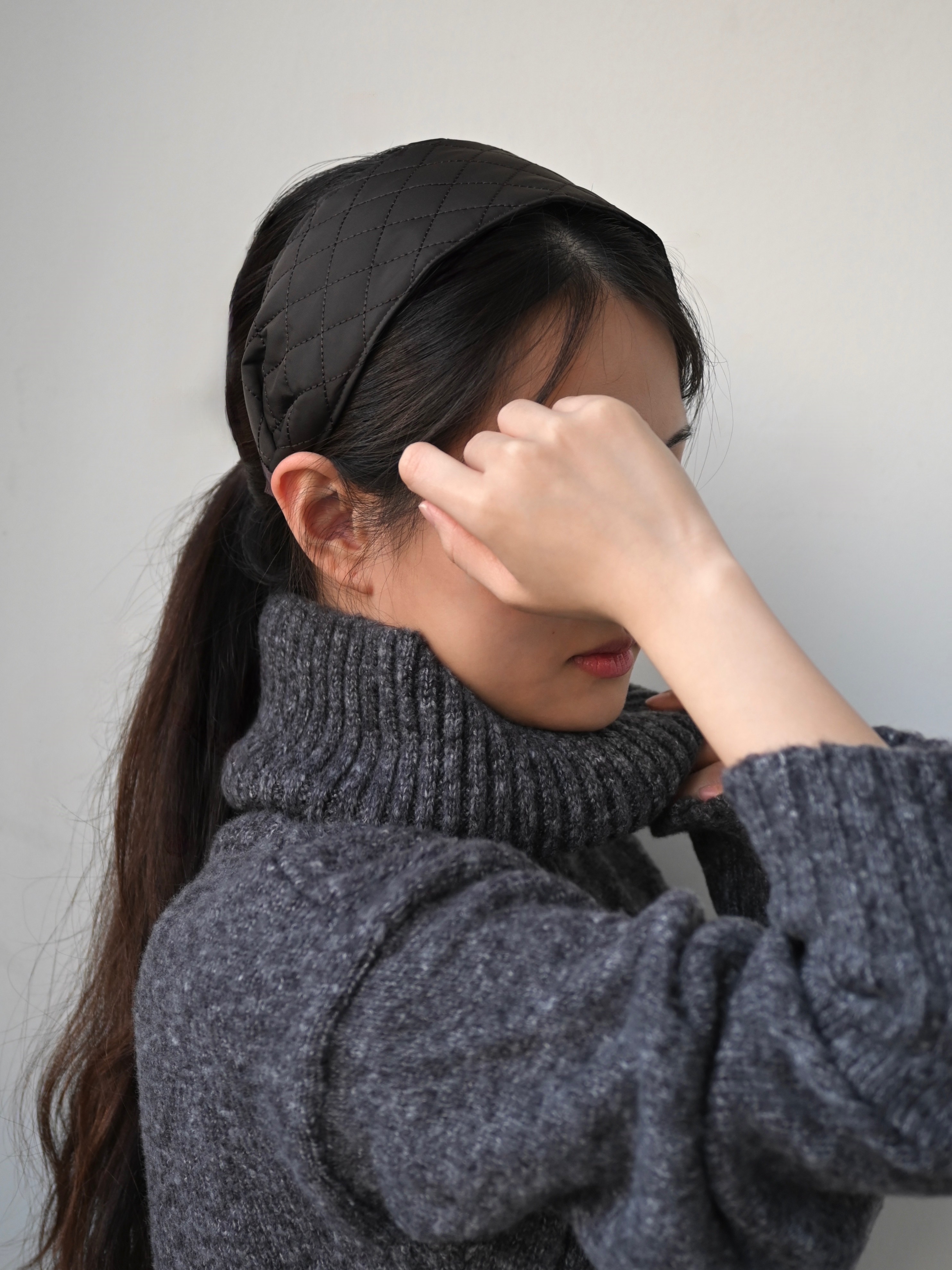 퀼팅 와이드 넓은머리띠 헤어밴드 겨울포인트룩 연말 편안한 귀안아픈 - 상세 이미지 2