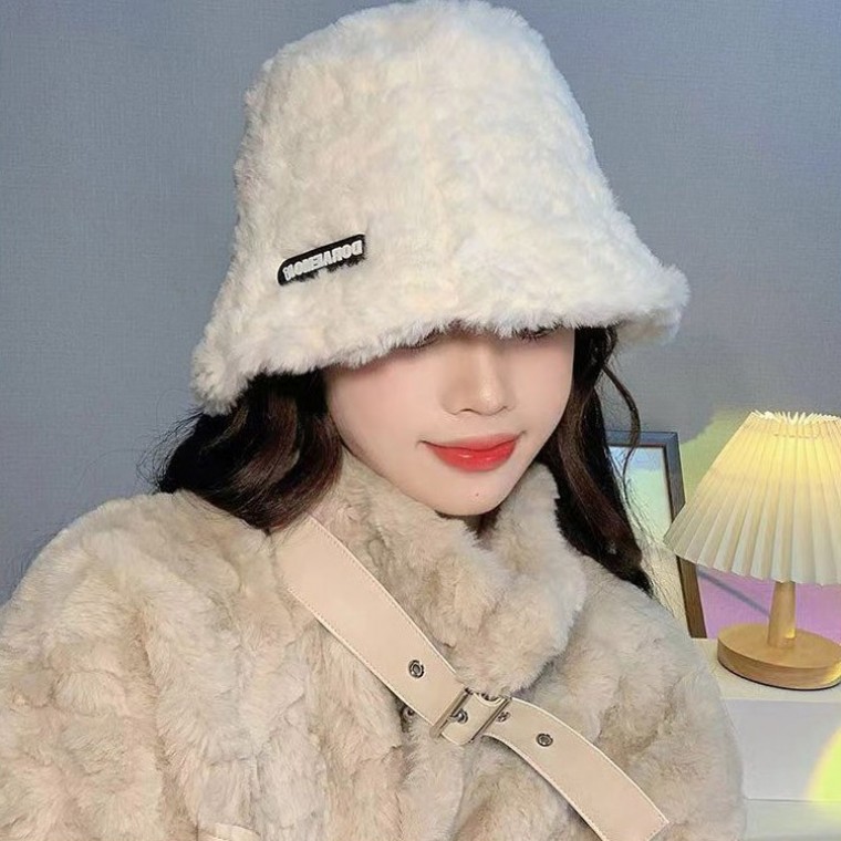 여성 겨울모자 보들 모자 라벨 예쁜 벙거지 퍼소재 - 상품 이미지