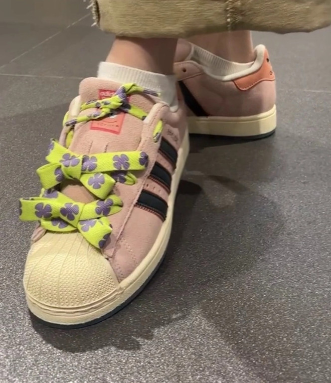 아디다스 X 스폰지밥 뚱이 슈퍼스타 운동화 코어 블랙 JQ6778 이미지 6