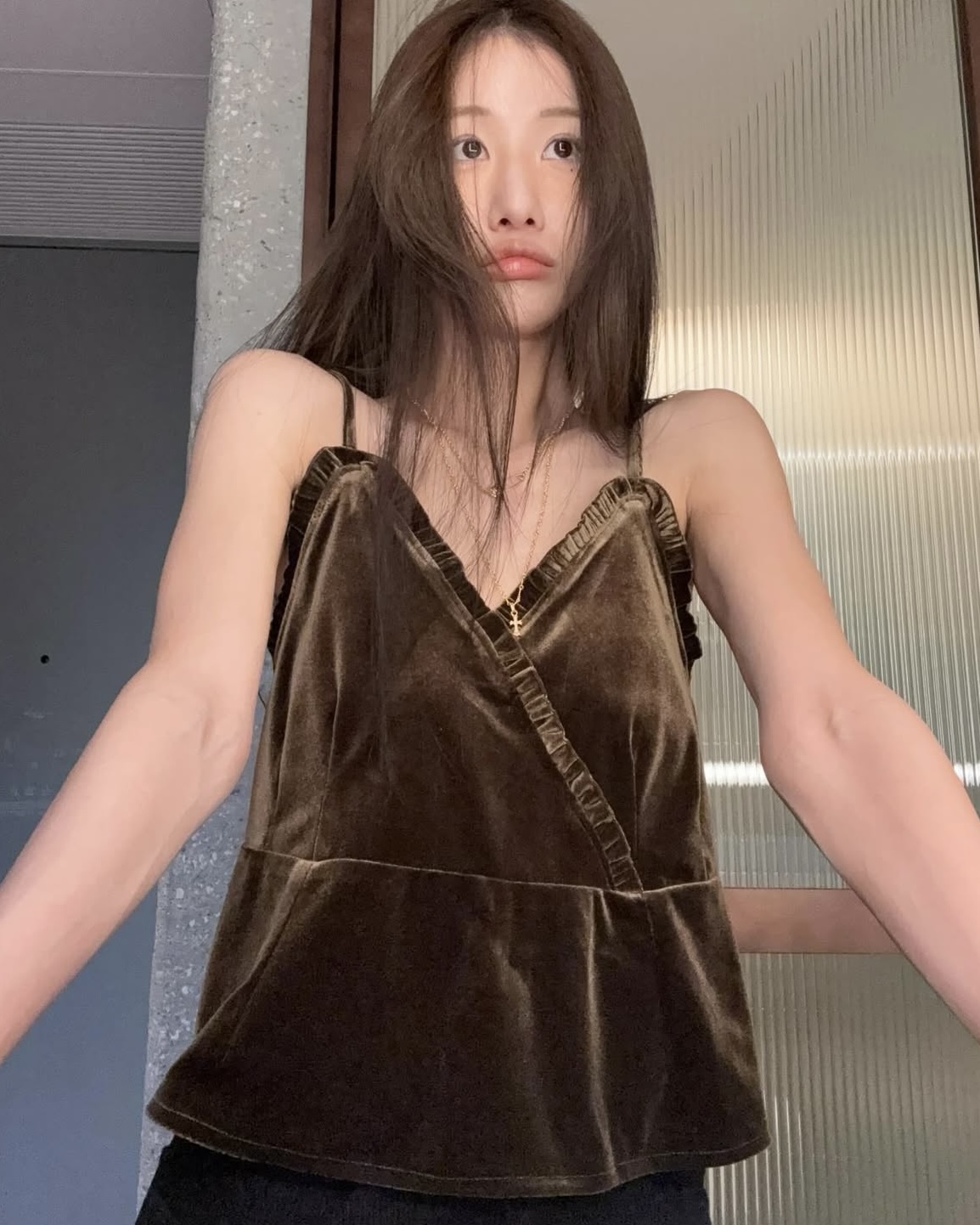 [당일발송] 아웃핏 부어스탑 부어스 벨벳 랩 뷔스티에 셔링 나시 (브라운) - 상세 이미지 2