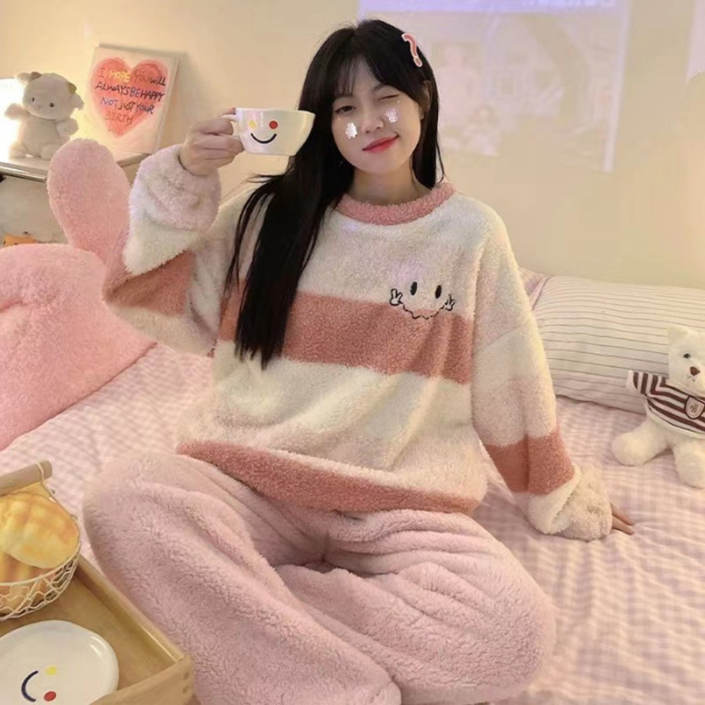 DS-5067 스마일 포근한 홈웨어 곰두리 여성겨울홈웨어 여성홈웨어 여성겨울잠옷 여성방한잠 - 상품 이미지